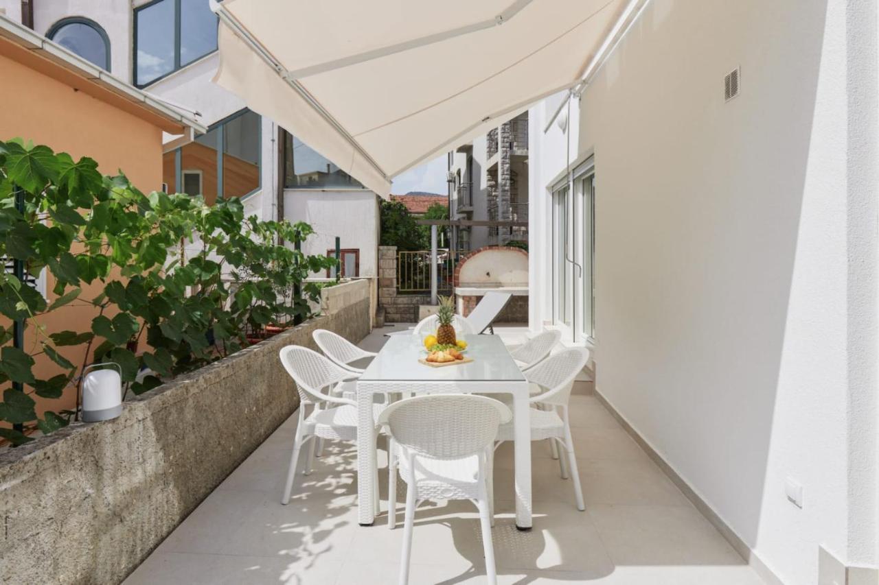 Petrovic Apartmani Tivat Exterior photo