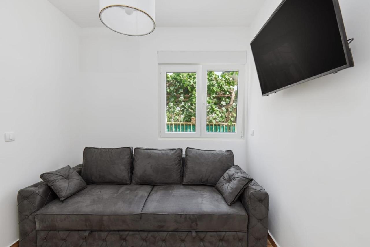 Petrovic Apartmani Tivat Exterior photo